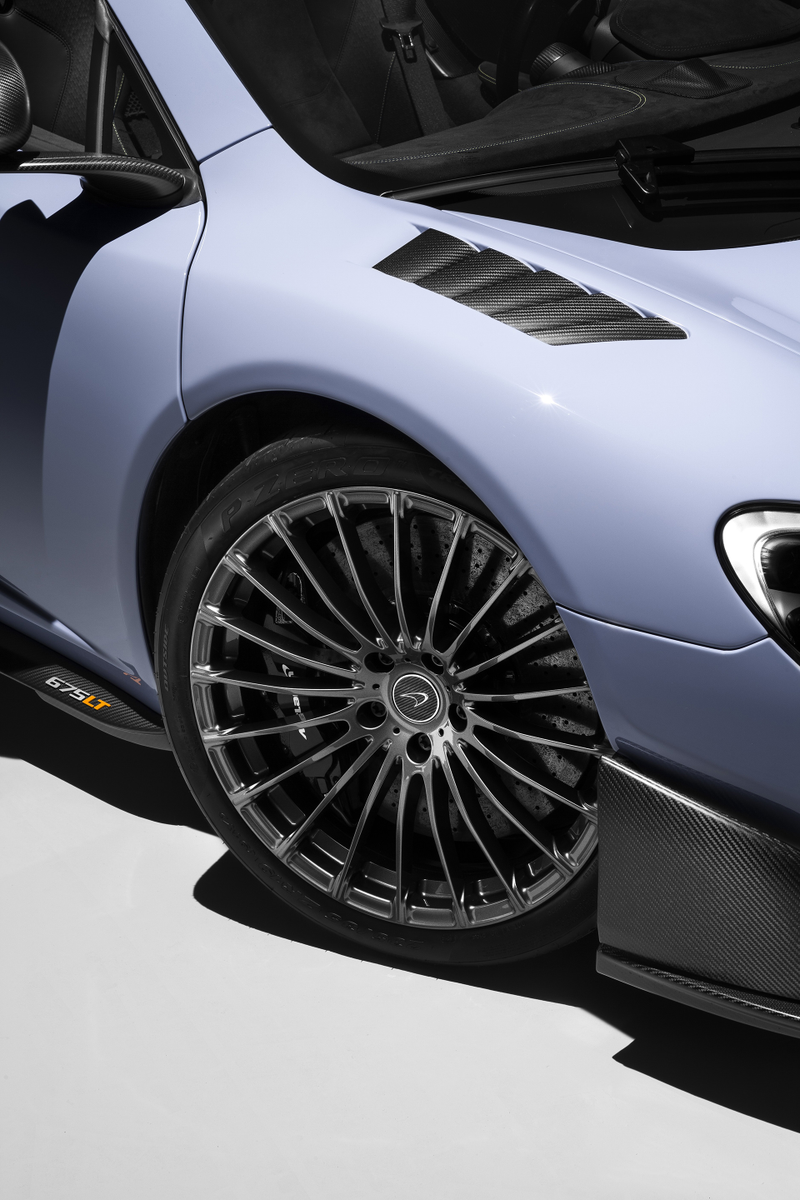 Illustration for article titled The McLaren P1 Farewell Is Dressed In Stunning Naked Blue Carbon